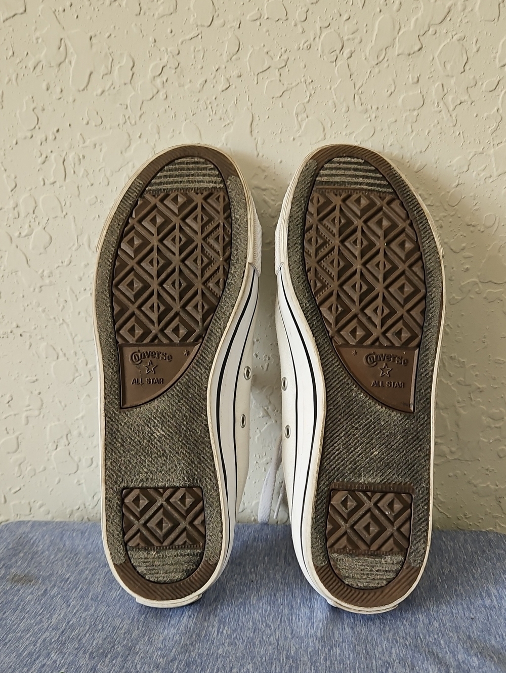 Converse Women's White Canvas Slip Ins, Size 7 - Picture 8 of 12